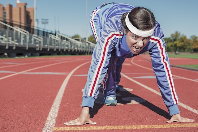 Le running est une activité physique qui consiste à courir. Il est de plus en plus populaire, car il est accessible à tous, peu coûteux et bénéfique pour la santé.